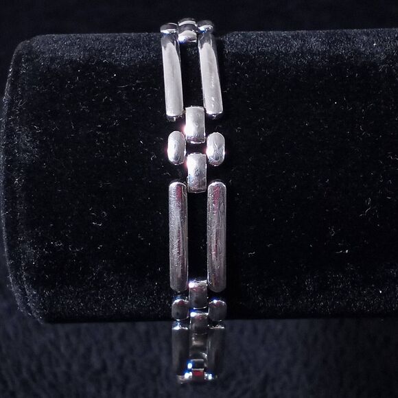 Vintage Monet Bracelet Silver Tone Folding Clasp Design #1062 - Picture 1 of 5